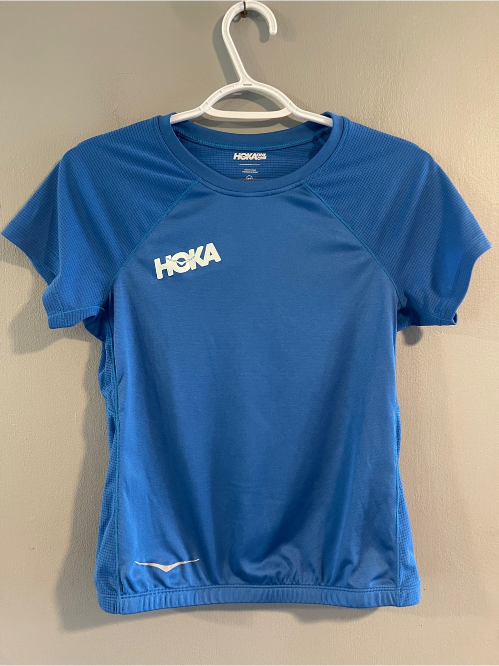 Hoka One One Performance Utility Short Sleeve Tshirt size XS